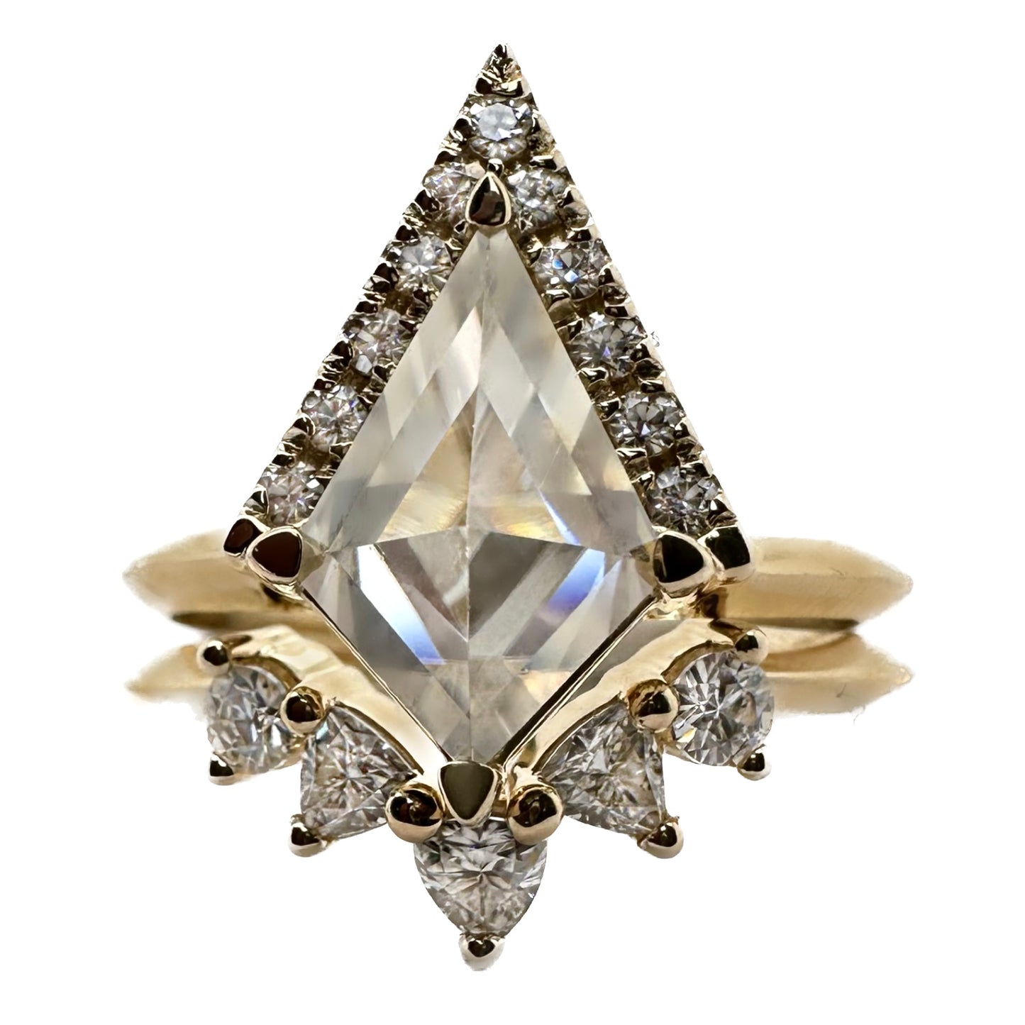 Pyramid Gold ring shaped diamond