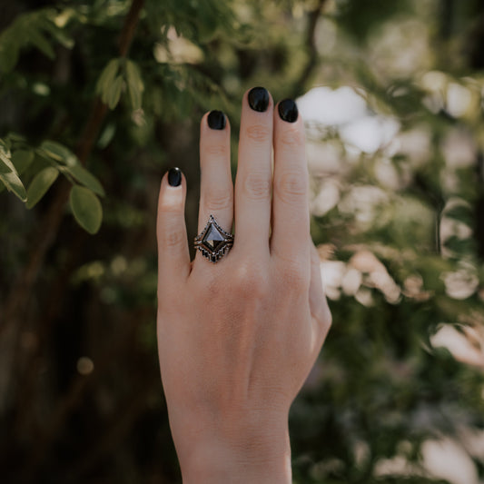 The unique beauty of kite-shaped stones in engagement rings