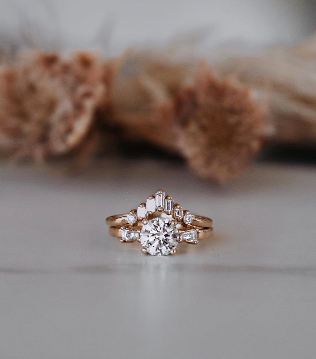 The timeless elegance of round center stone engagement rings