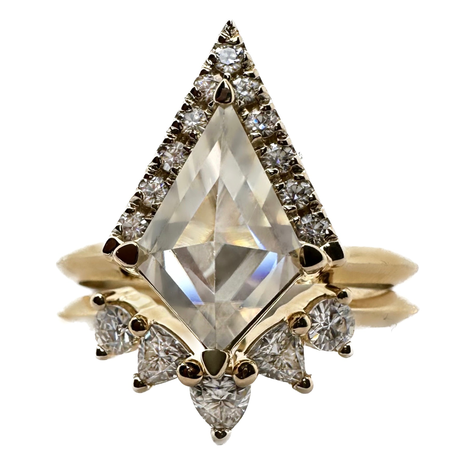 Pyramid Gold ring shaped diamond