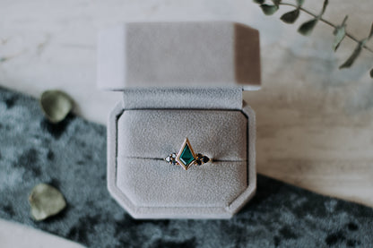Cluster Edge Kite Ring