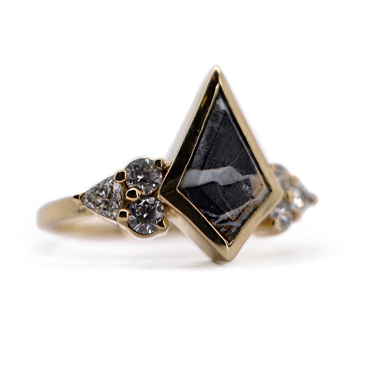 Cluster Edge Kite Ring